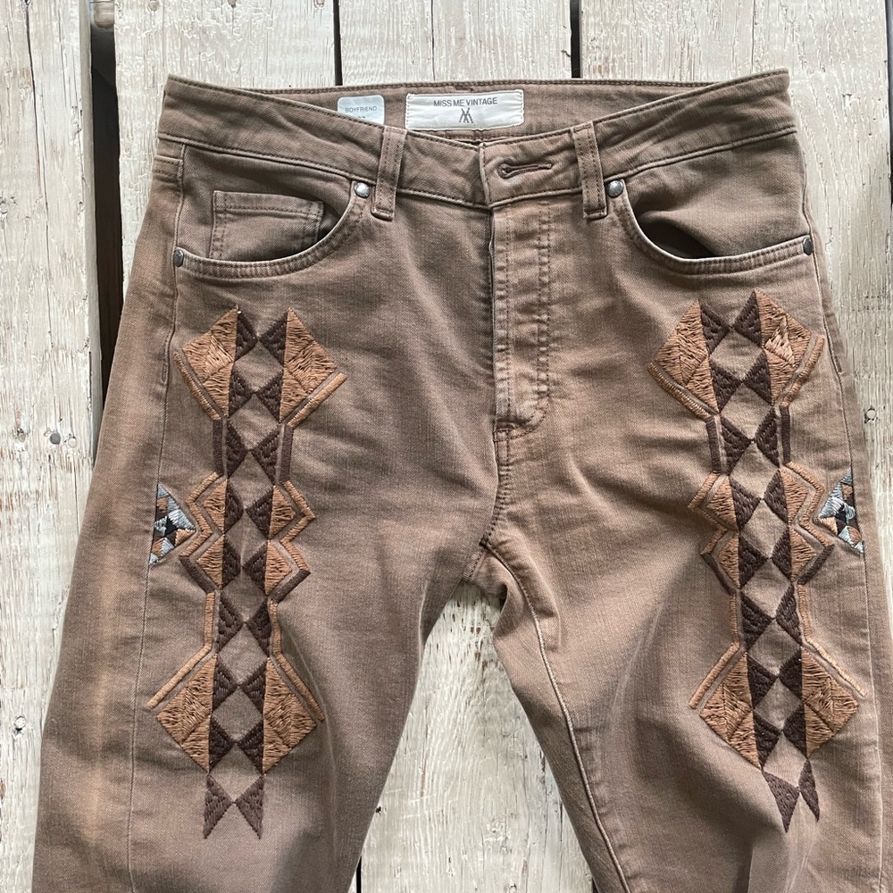 Miss Me vintage Molly Aztec embroidered boyfriend jeans.  Size 27